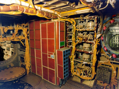 Boris_Ganne_-_2005_-_Cabine_spatiale_-_montage_photo.png