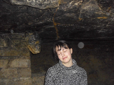 Boris_Ganne_-_2010_-_Léa_et_la_gargouille_du_Château_anciennes_carrières_de_paris_.jpg